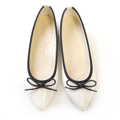 [アミアミ] バレエシューズ ポインテッドトゥ レディース フラット パンプス 歩きやすい 黒 シルバー 靴 バレエコア ぺたんこ FX2015 (ホワイト(エナメル))