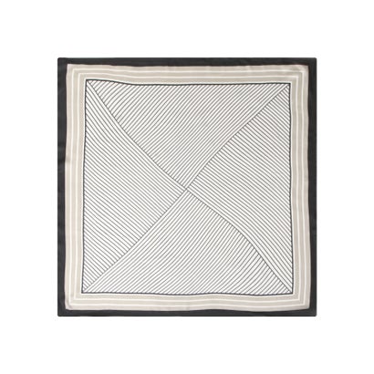 ジュリアブティック JULIA BOUTIQUE 70×70cmサイズ・ヴィンテージ風サテン生地スカーフ100017 (B) ジュリアブティック JULIA BOUTIQUE 70×70cmサイズ・ヴィンテージ風サテン生地スカーフ100017 (B)
