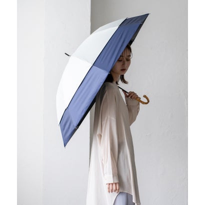 【デザイン】晴雨兼用トランスフォーム傘（耐風傘）裾生地も「遮光生地」にリニューアル！傘全体で紫外線対策が可能になりました。長傘より短いのに、開くと長傘サイズに!中から生地が出てくるトランスフォーム傘。テレビで多く取り上げられている、ユニークな傘。畳むとショート丈だけど、開くと長傘程の大きさになります。【仕様】【耐風傘で強い】風が抜ける構造になっているため、強風が吹いても傘がひっくり返ることがなく、壊れてしまう心配もありません！親骨も軽くて丈夫なグラスファイバーを使用。ブラックで統一されていて綺麗です。《日傘として》薄手のポリエステル生地に5層コーティングをしておりますので遮光率100%、紫外線遮蔽率99.9%以上の効果で夏の強い紫外線を遮ります。また、遮熱効果もあるので太陽の熱線も和らげます。生地の裏側は黒にすることで、地面からの太陽の照り返しや紫外線を内側の黒が吸収するため、顔などの日焼けも防いでくれます。《雨傘として》検査機関で強い撥水力も証明済みで、雨もしっかりガード！雨の日も晴れの日も使える「晴雨兼用傘」なので、急な雨などにも対応可能。手元は曲竹ハンドルで高級感があり、引っ掛けることが可能なのでカフェなどでも置き場所に困りません。【信頼の老舗メーカーとの共同開発】創業80年以上続く、老舗の傘メーカーと拘り抜いて作った傘で信頼の安心感。このトランスフォーム傘は『意匠権取得済み』なので、他の傘メーカーには作れないんです！【高い素材品質基準】検査機関で紫外線遮蔽率指数基準を満たす傘生地を使用し、UVカット（紫外線遮蔽率）、遮光率ともに最高値と高い遮熱効果を保証します。■サイズ等【開いた時】●直径：約106cm●親骨の長さ：約60cm●全長：約64cm(竹ハンドル含む)●傘骨：8本●石突：約4cm×約0.7cm●手元：寒竹手元（曲がり）●生地：完全遮光生地（ポリエステル100％）●親骨：グラスファイバー●中棒：アルミ●仕様：晴雨兼用傘●重さ：約360g●ネームベルト：ホックボタン【畳んだ時】●横：約9cm●縦：約64cm※生地に5層コーティング加工をしておりますので、遮光・遮熱・UV遮蔽効果に優れています。耐水圧も大変優れておりますので晴れの日も雨の日もお使い頂けます。【注意事項】※生地に5層コーティング加工をしておりますので、遮光・遮熱・UV遮蔽効果に優れています。耐水圧も大変優れておりますので晴れの日も雨の日もお使い頂けます。◆商品のお気に入り登録◆・セールや再入荷の通知を受け取ることができますので、是非ご登録ください。◆ブランドのお気に入り登録◆・新商品や再入荷などの情報を受け取ることができますので、是非ご登録ください。・・・・・・・・・・・・・・・・・・・・・・・・・・・・・・・・・プレゼント　万能アイテム　母の日　オールシーズン　ギフトトレンド　贈り物　お祝い　人気　大人　プチプラ・・・・・・・・・・・・・・・・・・・・・・・・・・・・・・・・・FREE : 【全長】66cm別カラーはこちら！ ベージュ(BEIV)　ホワイト(IVNV)　ブラック(BKBE)　ネイビー(NVWH)　ブラック(BKWH)