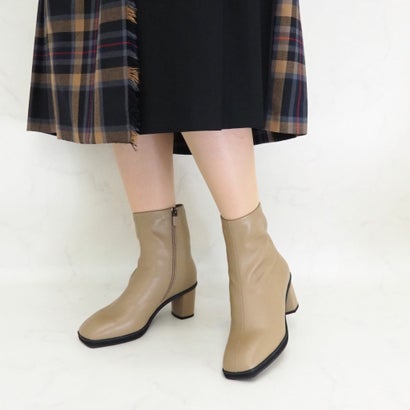 撥水フレックスヒールスクエアトゥブーツ （ベージュ）