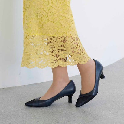 リズ ラフィーネ Riz raffinee 異素材ポインテッドトゥコンビパンプス （ネイビー）