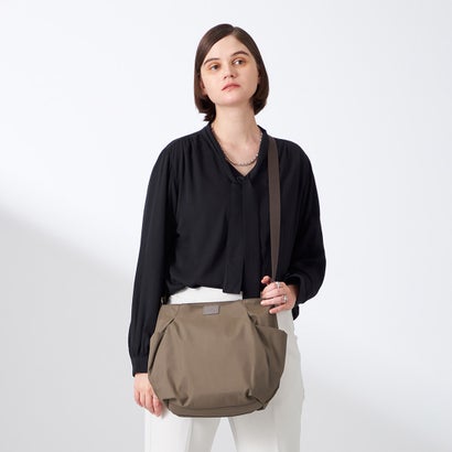 イザック Y'SACCS 【ナイロンタフタ】トラベルショルダー （ダークグレージュ）(4)