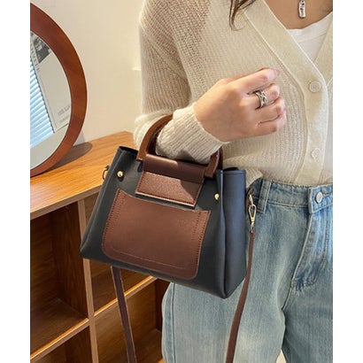 ショップニコニコ ShopNikoNiko 2way ポーチ付き 台形ハンドルバッグ 【即納】 鞄 バッグ ハンドバッグ ショルダーバッグ 斜め掛け ミニバッグ レザー プラスチックハンドル バイカラー (ブラ ショップニコニコ ShopNikoNiko 2way ポーチ付き 台形ハンドルバッグ 【即納】 鞄 バッグ ハンドバッグ ショルダーバッグ 斜め掛け ミニバッグ レザー プラスチックハンドル バイカラー (ブラ