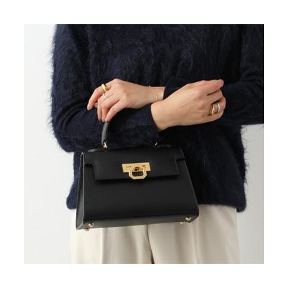 カルボッティ CARBOTTI CARBOTTI ハンドバッグ GRETA 245 グレタ ミディアム (Black/ブラック) カルボッティ CARBOTTI CARBOTTI ハンドバッグ GRETA 245 グレタ ミディアム (Black/ブラック)