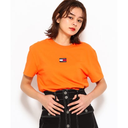 トミージーンズ TOMMY JEANS バッジロゴTシャツ （オレンジ）