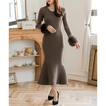 ジュリアブティック JULIA BOUTIQUE 袖ファーマーメイドニットワンピース [24539 長袖 ロング マキシ タイト 無地 レディース 黒 ピンク グレー ] （ブラウン）のサムネイル