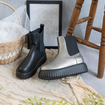 ファビーファビー FABBY FABBY. トラックソールワイドサイドゴアショートブーツ （ブラック）