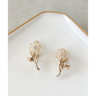 スリーフォータイム Three Four Time カラーフラワーイヤリング （オフホワイト）