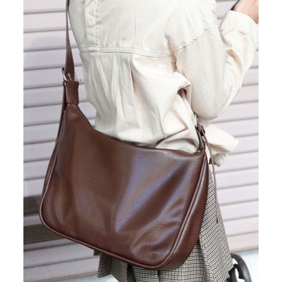 フロージュ florge 【A4収納可・軽量】ワッシャーレザーアイレットショルダーバッグ （モカ）