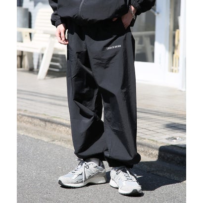 メゾンクラブ MAISON CLUB ワンポイント刺繍 ナイロントラックパンツ セットアップ対応 LESS IS MORE （ブラック）