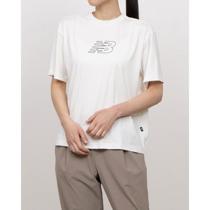 ニューバランス New Balance Tシャツ レディース リラックスグラフィックショートスリーブTシャツ AWT51135 new balance ジム トレーニング ショート丈 （ホワイト）