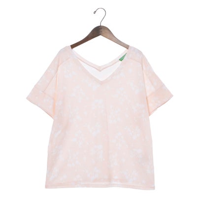 ユナイテッド カラーズ オブ ベネトン UNITED COLORS OF BENETTON. 総柄フローラルプリントVネック半袖..