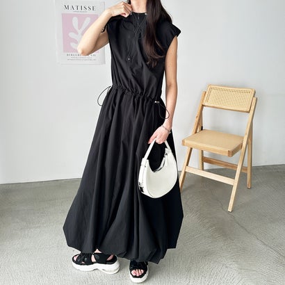 ジーラ GeeRA 《FIRSTMOODコラボ》ハーフジップウエストドロストバルーンワンピース （ブラック）