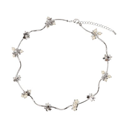 スリーフォータイム Three Four Time メタルフラワー×パールウェーブネックレス （シルバー）