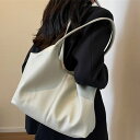 メゾンドラティール maison de LATIR 柔らかいフェイクレザーのトートバッグ (オフホワイト)