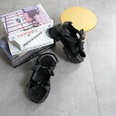 ファビーファビー FABBY FABBY. スニーカーソールリボンベルトサンダル (ブラック)