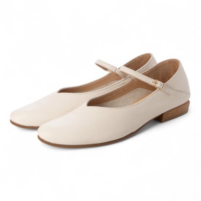 アプレ apres ストラップフラットシューズ （オフホワイト）