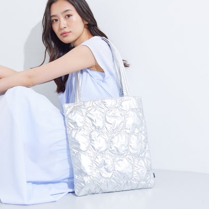 インディヴィ INDIVI 【A4サイズ対応】シャイニーキルトトート （シルバー(006)）