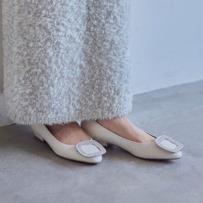 アルネ セヴン トゥエルヴ サーティ ALUNE SEVEN TWELVE THIRTY バックルラウンドパンプス （アイボリー）