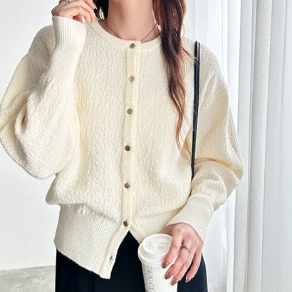 ジーラ GeeRA ゴールドボタン表面感クルーネックカーディガン （アイボリー）