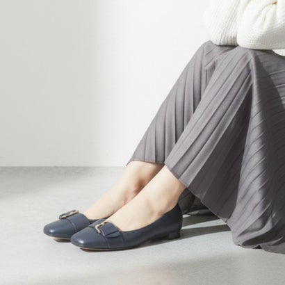 ヒップス HIPS 【本革】ベルトデザインスクエアトゥパンプス （ネイビー）