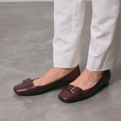 ヒップス HIPS 【本革】ベルトデザインスクエアトゥパンプス （ボルドー）