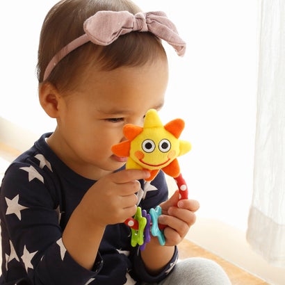 サッシー Sassy おひさまラトル【返品不可商品】 （マルチカラー）