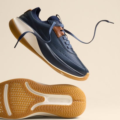 GrandPrコレクションよりリリースされた、スタイリッシュで高機能、レザーのアッパーが上質さを感じさせるランナーです。革新的に軽やかな設計とステップの反発性をもたらすENERGYFEEL(TM)フォームクッションシステムが融合し、エナジーリターン効果の高いより自然な走りを実現します。足の動きを計算しつくしたデザインは、足元の衝撃を吸収し疲労を軽減、通気性にも配慮され、快適な履き心地で高いパフォーマンスを発揮。より遠く、より速く、アクティブな毎日をベストなコンディションで前進させるシューズです。アッパー素材: 牛革ライニング素材: ファブリックアウトソール素材: EVA/ラバーテクノロジー: GRAND OSUS9.5/27cm : 【重さ】355g / 【ヒール寸】4cm / 【プラットフォーム高さ】2.5cm