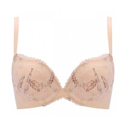【おすすめポイント】・コンフォートワイヤーを使用・肌に溶け込む滑らかなフィット感・ノスタルジックな雰囲気の花柄プリントレース【こんなあなたにおすすめ】・コンフォートが好き・ワイヤー入りだけど楽に着けたい・自然なシルエットが好き・カップが浮いてしまう【機能詳細】『コンフォートワイヤー』を使用しているので、通常のワイヤーよりしなやかで細く、肌あたりが優しいので体にフィットします。ワイヤーが柔らかいので、バストになじんで自然にバストアップ！ワイヤーのバストメイクとワイヤーの柔らかさによる快適な着けごこちは、どんなお客様にもおすすめです。カップ下部に厚みのあるモールドカップなので、バストを自然にボリュームアップしつつ、柔らかな着けごこちです。カップは圧着加工により、上辺にかけて薄いので肌なじみがよくカップ上辺の浮きが気になりにくいです。身生地はなめらかで伸縮性があるので肌触りがよく体の動きにぴったりフィットします。脇が高く、一部の生地を貼り合わせたボンディング加工なので、脇をサポートしすっきり見えます。背中は部分的に生地を貼り合わせたフラット仕様で段差になりにくく、ひびきにくいです。背中のフック＆アイは4列で体調や気分に合わせて調節できます。コーディネイトショーツが1型、 秘めわざTR639シリーズのガードルとコーディネイトできます。【デザイン】月光に照らされた野花が咲く大草原をイメージしたノスタルジックな雰囲気の花柄プリントレースを使用しています。凹凸の少ない伸縮性のよいレースと縫い目のないカップはアウターにひびきにくいです。ワンポイントのトリンプオリジナルログマーク入りです。■ブラジャーの種類：3/4カップ■フック＆アイ：2段4列：Bカップ、C(65/70/75)、D(65/70)、E(65)3段4列：C(80)、D(75/80)、E(70/75/80)、Fカップ■ブラジャーのサイズ展開：B70 B75C65 C70 C75 C80D65 D70 D75 D80E65 E70 E75 E80F70 F75※カラーによりサイズ展開が異なります。■パッドの有無：なし(一体型カップ)■ストラップ：付け替え不可。アジャスターあり(調節可能)■素材：ナイロン、ポリエステル、ポリウレタン※柄物商品は裁断の関係上、柄の出方が画像と異なる場合があります。B70 : 【胸囲】75cmB75 : 【胸囲】75cm別カラーはこちら！ パープル(バイオレット系)　ブラウン(ブラウン系)