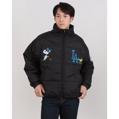 ◇身長180cm C92 W78 H94/モデル着用サイズM今も昔も多くの人に愛されているPEANUTSとメジャーリーグベースボール（MLB）とのアートを使用したオリジナルデザインのナイロンパファージャケットです。両胸に刺繍、袖には球団ロゴのワッペンが施されています。オリジナリティ溢れるデザインのジャケットはここでしか買えない1枚。ボリューミーな中綿で、防寒性もばっちりです。身幅と肩幅を広めに取ったオーバーサイズシルエットになっており、トレンド感ある着こなしを楽しめます。ユニセックスでおススメです。A柄：ロサンゼルス・ドジャースB柄：ニューヨーク・ヤンキースC柄：シカゴ・ホワイトソックスM : 【重さ】540g / 【着丈】66cm / 【肩幅】55cm / 【胸囲】134cm / 【袖丈】58.5cm別カラーはこちら！ ブラック(ブラックB)　グレー(グレーC)