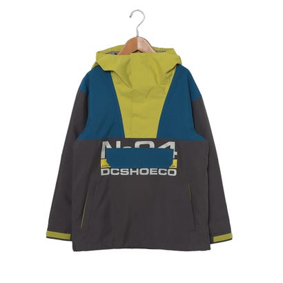 DCシューズより「DC-43 YOUTH ANORAK」です。フード付きでスポーティーな雰囲気があり、アウトドアやデイリーコーデにも取り入れやすい一着です。ゆったりとしたシルエットで動きやすく、カジュアルスタイルに活躍するアイテムです。140cm : 【重さ】590g / 【着丈】60.5cm / 【肩幅】46cm / 【胸囲】94cm / 【袖丈】47cm160cm : 【着丈】66cm / 【肩幅】50cm / 【胸囲】100cm / 【袖丈】54.5cm別カラーはこちら！ カーキ(オリーブ)