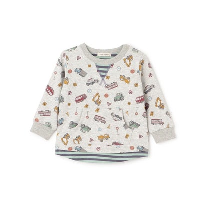 働くクルマを総柄プリントにして遊び心たっぷりに仕上げたトレーナーです。衿ぐりのガゼットや裾切り替えのレイヤード風なルックスが、一枚でサマになるポイント。袖や身頃は裏毛仕様なので肌あたりが良く、着心地も快適です。※80、90サイズのみ肩開き【透け感】透けない【生地の厚さ】薄い【伸縮性】あり【裏地】なし【ポケット】あり【アジャスター】なし【製品寸法】80cm 着丈:36 身巾:30.5 肩巾:23.5 袖丈:2690cm 着丈:39 身巾:32 肩巾:25 袖丈:29100cm 着丈:42 身巾:34 肩巾:27 袖丈:33110cm 着丈:45 身巾:36 肩巾:29 袖丈:37120cm 着丈:48 身巾:38 肩巾:31 袖丈:41130cm 着丈:51 身巾:40 肩巾:33 袖丈:45【素材】本体：綿76%本体：ポリエステル24%別布：綿94%別布：ポリウレタン6%リブ部分：綿95%リブ部分：ポリウレタン5%【モデル】80cm : 【着丈】36cm / 【肩幅】23.5cm / 【胸囲】61cm / 【袖丈】26cm90cm : 【着丈】39cm / 【肩幅】25cm / 【胸囲】64cm / 【袖丈】29cm100cm : 【着丈】42cm / 【肩幅】27cm / 【胸囲】68cm / 【袖丈】33cm110cm : 【着丈】45cm / 【肩幅】29cm / 【胸囲】72cm / 【袖丈】37cm120cm : 【着丈】48cm / 【肩幅】31cm / 【胸囲】76cm / 【袖丈】41cm130cm : 【着丈】51cm / 【肩幅】33cm / 【胸囲】80cm / 【袖丈】45cm別カラーはこちら！ ホワイト(アイボリー)