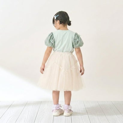 ■デザインふんわり広がるシルエットがかわいいチュールスカート。ギャザーたっぷりのデザインに、なみなみ切り替えと小さなリボンがアクセント◎軽やかな素材感で、お出かけや特別な日のコーデにぴったり！■スタイリングカジュアルなトップスを合わせて甘辛ミックスコーデに♪ブラウスやカーディガンでおすましスタイルもおすすめ。チュールのボリューム感が主役級のアイテムです。【Lycee mine バレエシリーズ】普段着使いにもお出かけにもおすすめのガーリーなアイテムライン♪ かわいいカラー展開でフリルやレース、チュール使いなど女の子の大好きがつまったシリーズです。※モデル着用写真より商品写真が最も実物に近い色味です。※掲載画像の商品の色味は、光の照射や角度により実物と色味が異なる場合がございます。また表示のサイズ感と実物は若干異なる場合もございますので、予めご了承ください。【透け感】やや透ける【生地の厚さ】普通【伸縮性】なし【裏地】あり【ポケット】なし【アジャスター】なし【製品寸法】100cm ウエスト:44 スカート丈:36110cm ウエスト:45.5 スカート丈:40120cm ウエスト:47.5 スカート丈:44130cm ウエスト:49.5 スカート丈:48140cm ウエスト:51 スカート丈:52150cm ウエスト:52.5 スカート丈:56【素材】表側：ポリエステル100%裏側：綿100%ウエスト部分：ポリエステル95%ウエスト部分：ポリウレタン5%【モデル】100cm : 【ウエスト】44cm / 【総丈】36cm110cm : 【ウエスト】45.5cm / 【総丈】40cm120cm : 【ウエスト】47.5cm / 【総丈】44cm130cm : 【ウエスト】49.5cm / 【総丈】48cm140cm : 【ウエスト】51cm / 【総丈】52cm150cm : 【ウエスト】52.5cm / 【総丈】56cm別カラーはこちら！ ブラック(黒)　パープル(ラベンダー)　ブルー(ブルーグレー)　ピンク