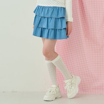 ふんわり揺れるティアードデザインが女の子らしさを引き立てるスカート。ウエスト部分にはさりげなくきらめくハートバックルをあしらい、コーデのアクセントに。程よいボリューム感でスタイルアップ効果も期待でき、トップスをインしてもアウトしてもバランスよく着こなせます。カジュアルにもガーリーにも合わせやすく、デイリーからお出かけまで幅広く活躍する一枚です。ウエストはアジャスターゴムで調節可能。ベージュT／R無地生地、ライトブルー、ライトグレーはデニム素材使用。【おすすめの着用時期は春夏シーズン】【製品寸法】S(140cm) ウエスト（伸ばし寸）:57(82) スカート丈:37.5 股上:29 股下:4 ヒップ:86.5M(150cm) ウエスト（伸ばし寸）:60(86) スカート丈:40.5 股上:30 股下:4.5 ヒップ:90.5L(160cm) ウエスト（伸ばし寸）:63(90) スカート丈:43.5 股上:31 股下:5 ヒップ:94.5【素材】薄ベージュ＿表地＿本体＿：ポリエステル74％／レーヨン20％／ポリウレタン6％別布＿：ポリエステル80％／綿20％裏地＿：綿100％ライトブルー・ライトグレー＿表地＿本体＿：綿100％別布＿：ポリエステル80％／綿20％裏地＿：ポリエステル93％／ポリウレタン7％【モデル】薄ベージュ：モデル身長：154cm 着用サイズ：M(150cm) ライト ブルー：モデル身長：154cm 着用サイズ：M(150cm) ライト グレー：モデル身長：154cm 着用サイズ：M(150cm)S(140cm) : 【ヒップ】86.5cm / 【股上】29cm / 【股下】4cmM(150cm) : 【ヒップ】90.5cm / 【股上】30cm / 【股下】4.5cmL(160cm) : 【ヒップ】94.5cm / 【股上】31cm / 【股下】5cm別カラーはこちら！ グレー(ライト グレー)　ベージュ(薄ベージュ)