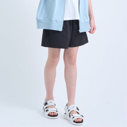 幅広いシーンで活躍する水陸両用のショートパンツです。速乾とUVカット機能を備えたこだわりの仕様になっています。両サイドに便利なポケットがついている実用性の高いアイテム。ウエストはアジャスターゴムと紐でサイズ調節ができ、快適なはき心地を叶えます。【おすすめの着用時期は春夏シーズン】【透け感】やや透ける【生地の厚さ】普通【伸縮性】あり【裏地】なし【ポケット】あり【アジャスター】あり【製品寸法】SS(130cm) ウエスト:51 股上:26 股下:11 裾周り:56 ヒップ:85.5S(140cm) ウエスト:55 股上:27 股下:12 裾周り:59 ヒップ:90.5M(150cm) ウエスト:59 股上:28 股下:13 裾周り:62 ヒップ:95.5L(160cm) ウエスト:62 股上:29 股下:14 裾周り:64.5 ヒップ:99.5LL(165cm) ウエスト:65 股上:30 股下:15 裾周り:67 ヒップ:103.5【素材】ナイロン87%ポリウレタン13%【モデル】薄ベージュ：モデル身長：152cm 着用サイズ：L(160cm) サックス：モデル身長：152cm 着用サイズ：L(160cm) 黒：モデル身長：152cm 着用サイズ：L(160cm)SS(130cm) : 【ヒップ】85.5cm / 【股上】26cm / 【股下】11cmS(140cm) : 【ヒップ】85.5cm / 【股上】26cm / 【股下】11cmM(150cm) : 【ヒップ】95.5cm / 【股上】28cm / 【股下】13cmL(160cm) : 【ヒップ】103.5cm / 【股上】30cm / 【股下】15cmLL(165cm) : 【ヒップ】103.5cm / 【股上】30cm / 【股下】15cm別カラーはこちら！ ベージュ(薄ベージュ)　ブルー(サックス)