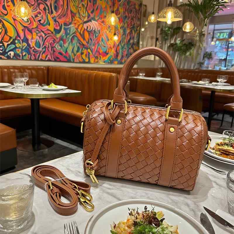 バッグ 旅行用 鞄 トップグレーン レザー 編み込み トート ショルダー クロスボディ 普段使い 軽量 コンパクト