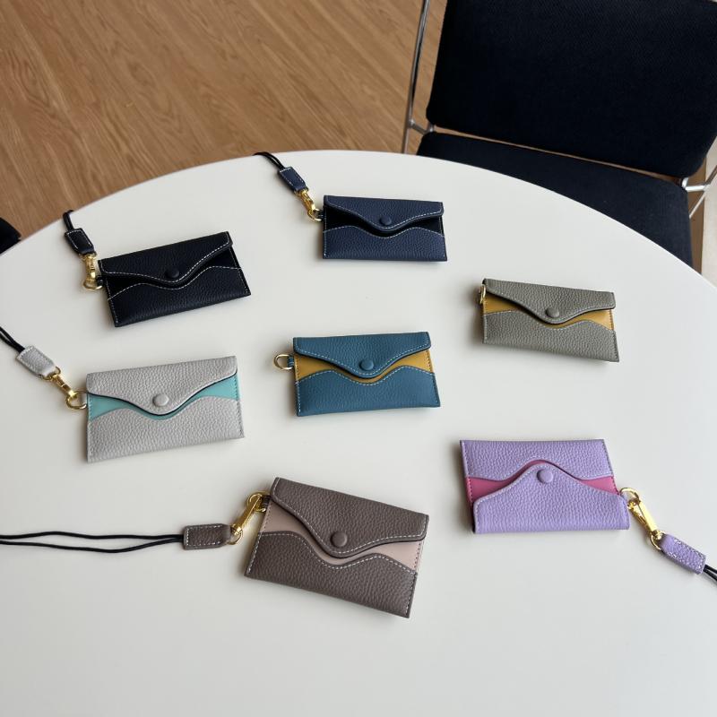 レディース カードケース 革 ネックハンギング シンプル 名刺入れ 身分証明書入れ 口紅ケース イヤホンケース 精緻 高級感 切り替え 通勤用 普段使い 多機能