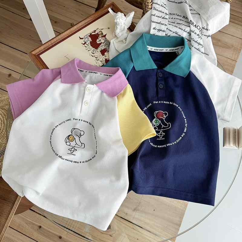 トップス キッズ 男女兼用 夏 薄手 カジュアル コントラストカラー カートゥーン 小熊 アルファベット 柄 折り襟 カフ付き袖 綿 軽量・カテゴリ: 子供用Tシャツ・スタイル: カジュアル・適用性別: ユニセックス・フード: なし・袖丈: 半袖・主な素材: 綿63%・ネックライン: 開襟・柄: 動物.カード.アルファベット・要素: スポーツ.カード.アルファベット.かわいい.プリント.色違い.親子・カラー展開: ホワイト.ネイビー・サイズ展開: 101cm.110cm.120cm.130cm.140cm.150cm.160cm・適合年齢: 1~3歳.3~8歳.8歳以上