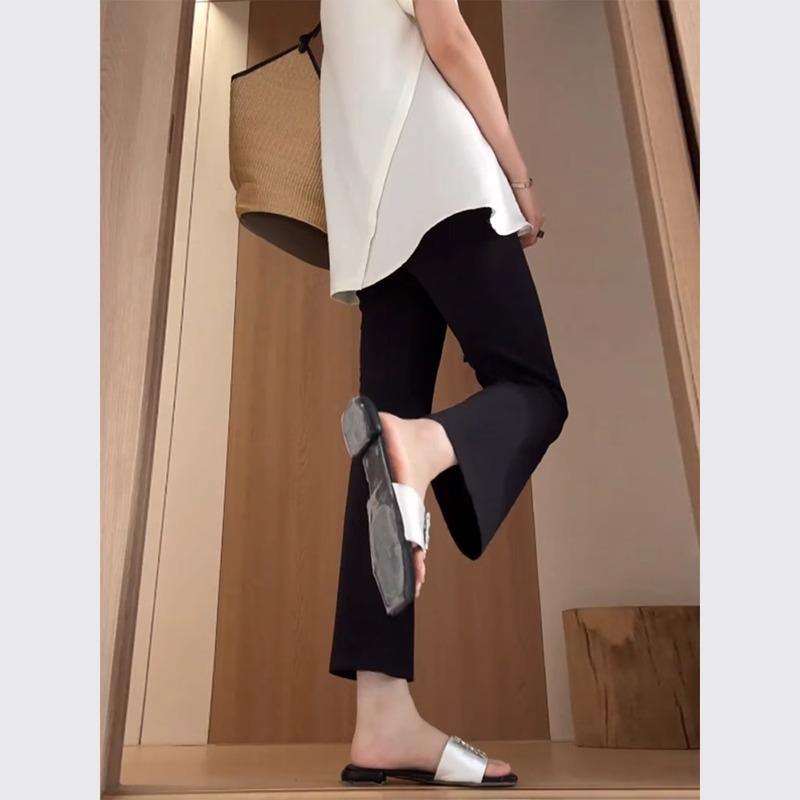 レディース パンツ ブラック スーツ風 フィット 普段使い カジュアル 九分丈 伸縮性 接触冷感 秋 軽量 吸湿速乾・カテゴリ: カジュアルパンツ・スタイル: ベルボトム・丈: 9分丈・ウエスト: ハイウエスト・主な素材: ポリエステル・素材含有量: 50%以上70%未満・カラー展開: ブラック・サイズ展開: S,M,L,XL,2XL,3XL,4XL・対象性別: 女性・特徴: ジッパー・スタイルタイプ: 大人風