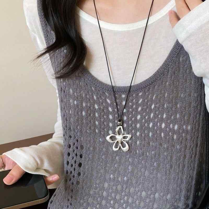 韓国 イン ブ ロガー フラワー ペンダント ネックレスレディースハイエンドブラッ...