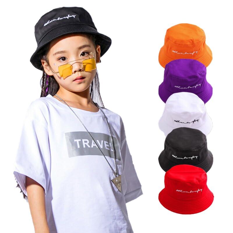 帽子 ハット キッズ 子供 男の子 女の子 ジュニア レディース メンズ ヒップホップ ダンス小物 派手 バケットハット 韓国 日よけ お洒落 オシャレ SISI096ハットつば長さ：6cmローマ字のロゴがおしゃれシンプルなバケットハット、ブラックとアイボリー等の8色をご用意しております。シンプルなデザインなのでどんなスタイルにも合わせやすく、さっとかぶれます。つばひろのデザインとなっているので、小顔見えの効果も期待できます。丸顔で頭が大きめの方にもフィットします。毛量が多くてもスッポリかぶれます。