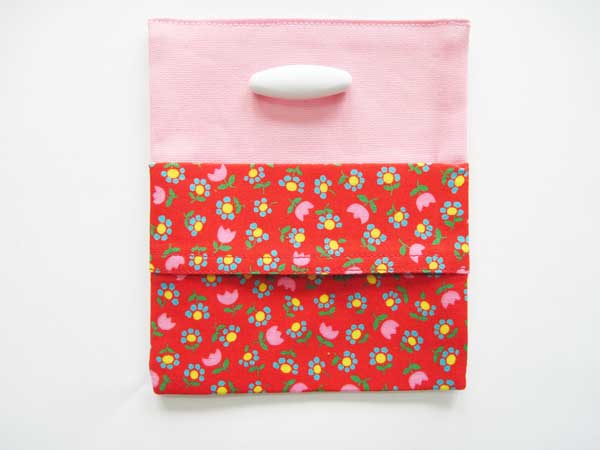 オリジナル付けポケット （安全ピン付）赤×チューリップ小花
