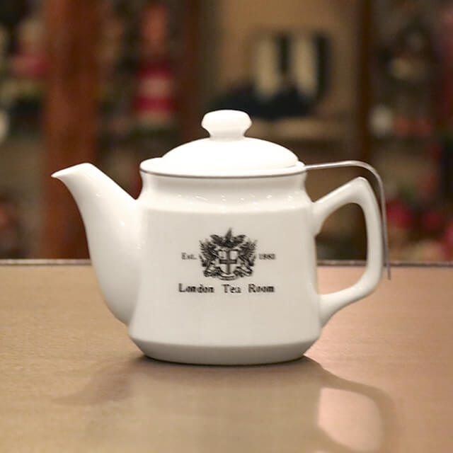 茶こし付き ティーポット 陶器製（ロゴ入）600ml 白 シンプル 日本製