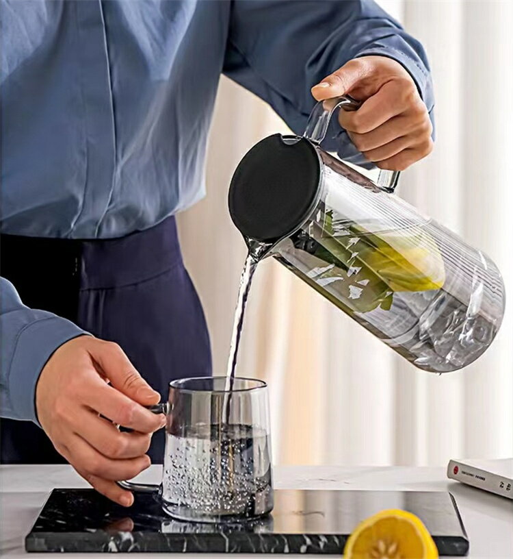 耐熱ガラスポット麦茶ウォーターアイスティー花茶ジュースフレーバーウォーターガラスピッチャーポットおしゃれ水差し洗いやすい麦茶ポット冷茶ポットクールポットウォーターピッチャーウォーターポットジャグ冷水筒プレゼント(1800ML)送料無料