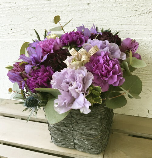送料無料！お母さんの笑顔が見たいから〜ムーンダスト〜 カゴ【6】　母の日　mothers_day_2025　カーネーション　花　生花　アレンジメント　ギフト　母の日ギフト