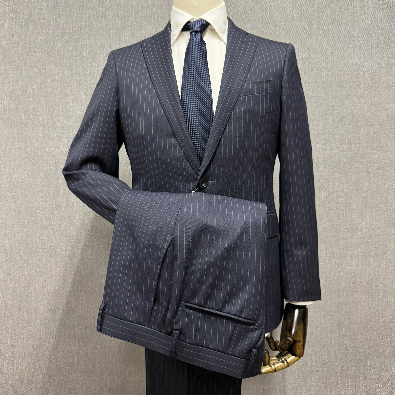 【楽天スーパーSALE特価50％OFF】【現品限り】ブルーステッチスーツ ネイビー（ストライプ） 44R