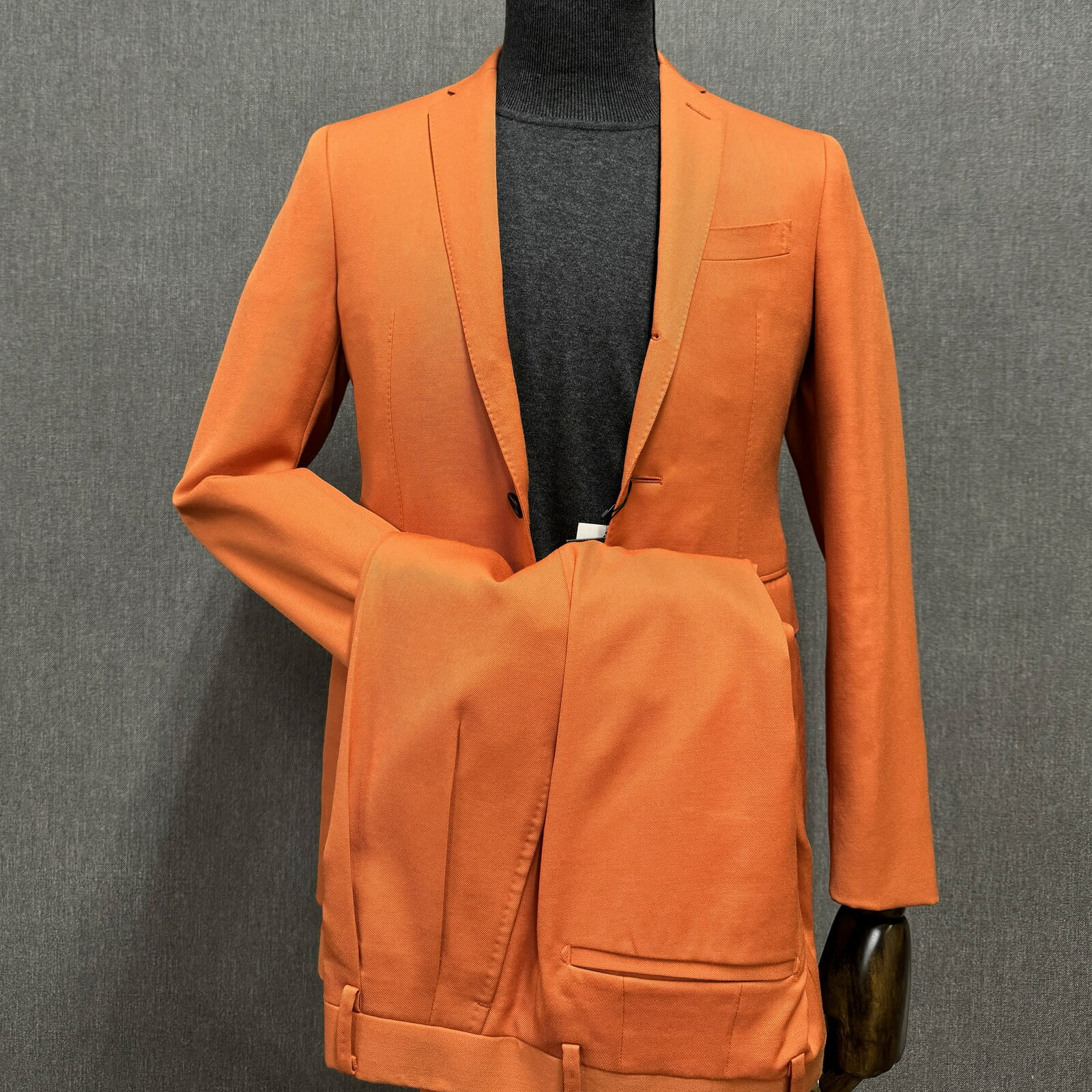 【現品限り】CALM HILLスーツ オレンジ 44R