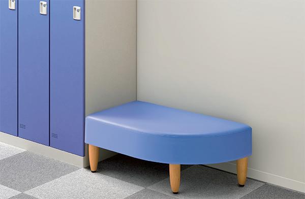 【P5倍12/20 13-15時&最大1万円クーポン12/19-25】 ベンチ ロッカールーム用 右ナイフ型 ソファ ソファー チェア チェアー 更衣室 着替え室 椅子 イス いす アジャスター付き 防汚レザー ロッカーベンチ LRB-095NR LOOKIT オフィス家具 インテリア [2]