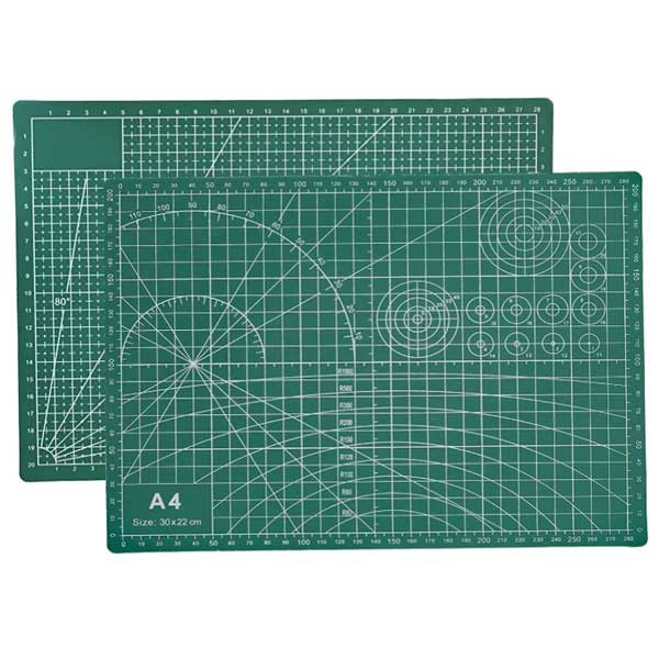 【マラソン P5倍】 【カッター作業の必需品】カッターマット A4 22×30cm 両面印刷 5mm方眼 カッティングマット 工作マット デスクマット 傷防止 送料無料 loolshop-10027128 ロールショップ サンプル画像2