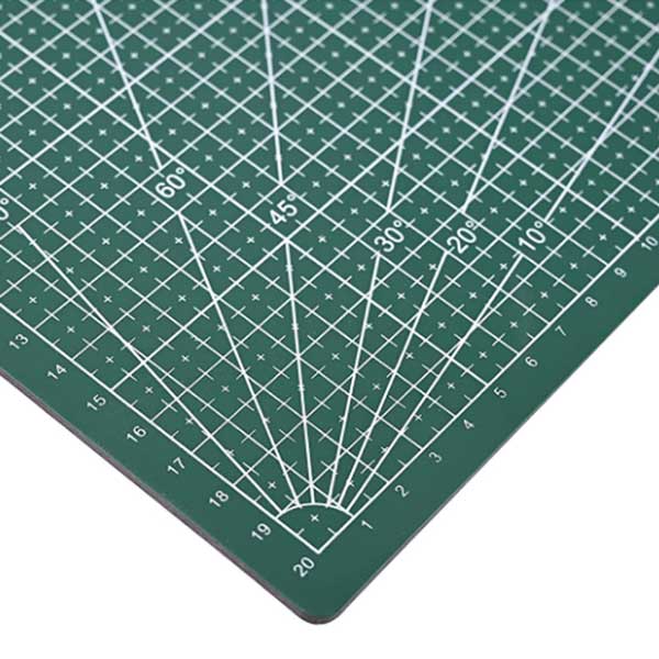 【マラソン P5倍】 【カッター作業の必需品】カッターマット A4 22×30cm 両面印刷 5mm方眼 カッティングマット 工作マット デスクマット 傷防止 送料無料 loolshop-10027128 ロールショップ サンプル画像3